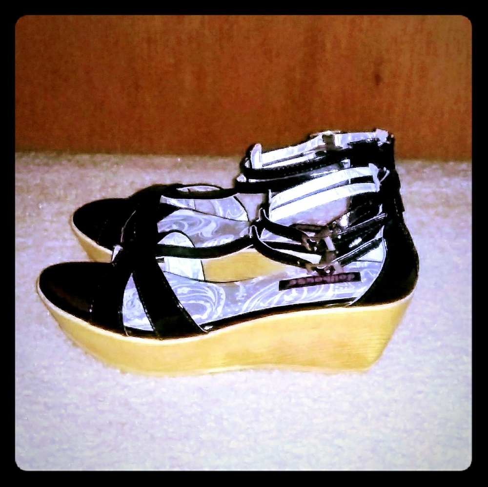 Dollhouse Black Platform Sandals Size 6.5